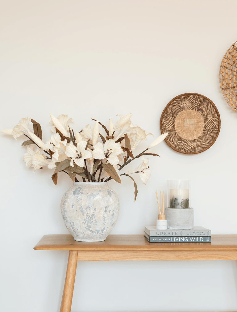 Faux-Lilien-Arrangement - Beige