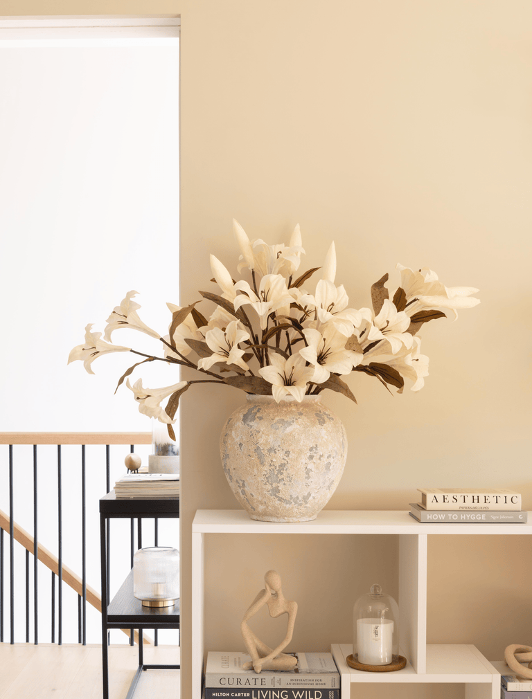 Faux-Lilien-Arrangement - Beige