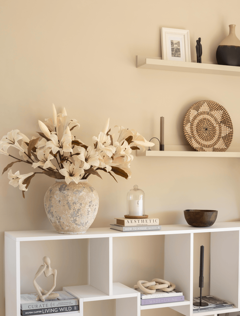 Faux-Lilien-Arrangement - Beige