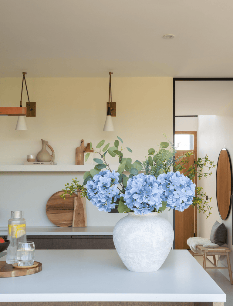 Faux-Arrangement - Eukalyptus & Blaue Hortensie