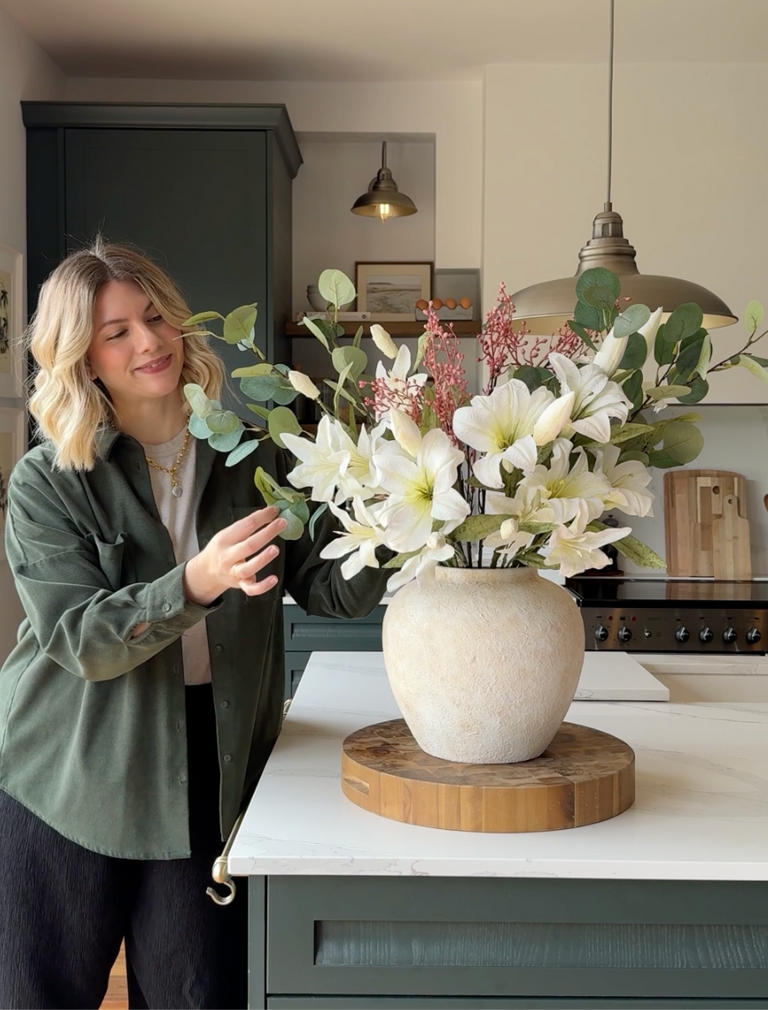 Faux-Arrangement - Weiße Lilie & Eukalyptus