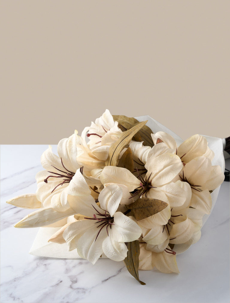 Faux-Lilien-Arrangement - Beige