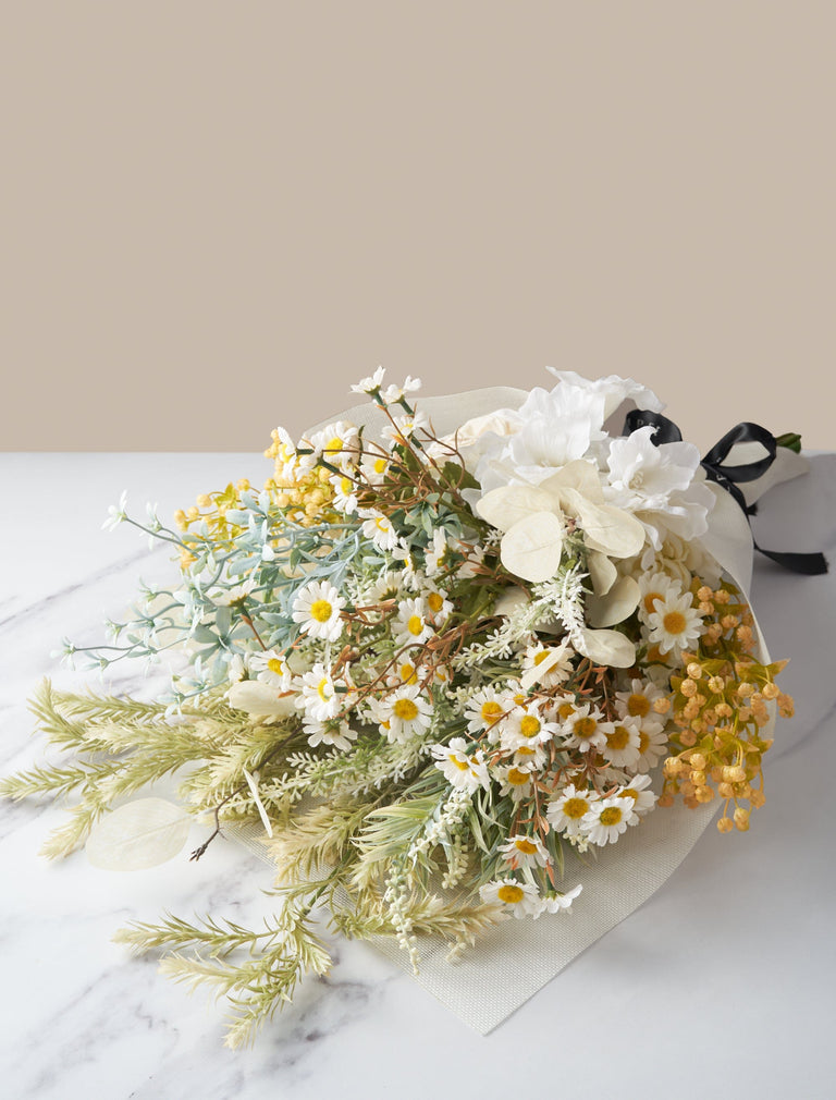 Faux Spring Arrangement - Weiße & Gelbe Wiese