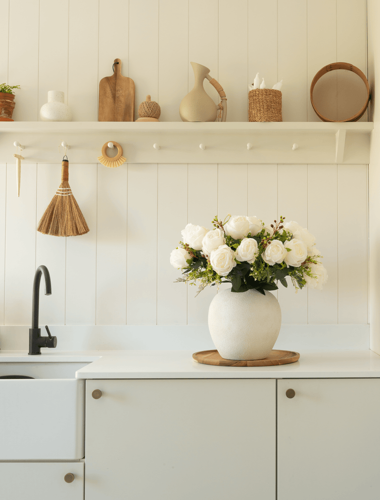 Faux grote roos arrangement - Wit Ivoor (3 stelen/21 rozen)