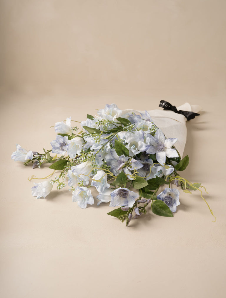 Faux-Arrangement - Glockenblume & Clematis Blau