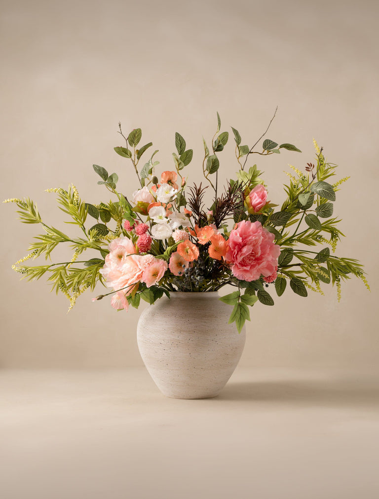 Kunstblumenarrangement – Pfirsich, Mohn und Pfingstrose