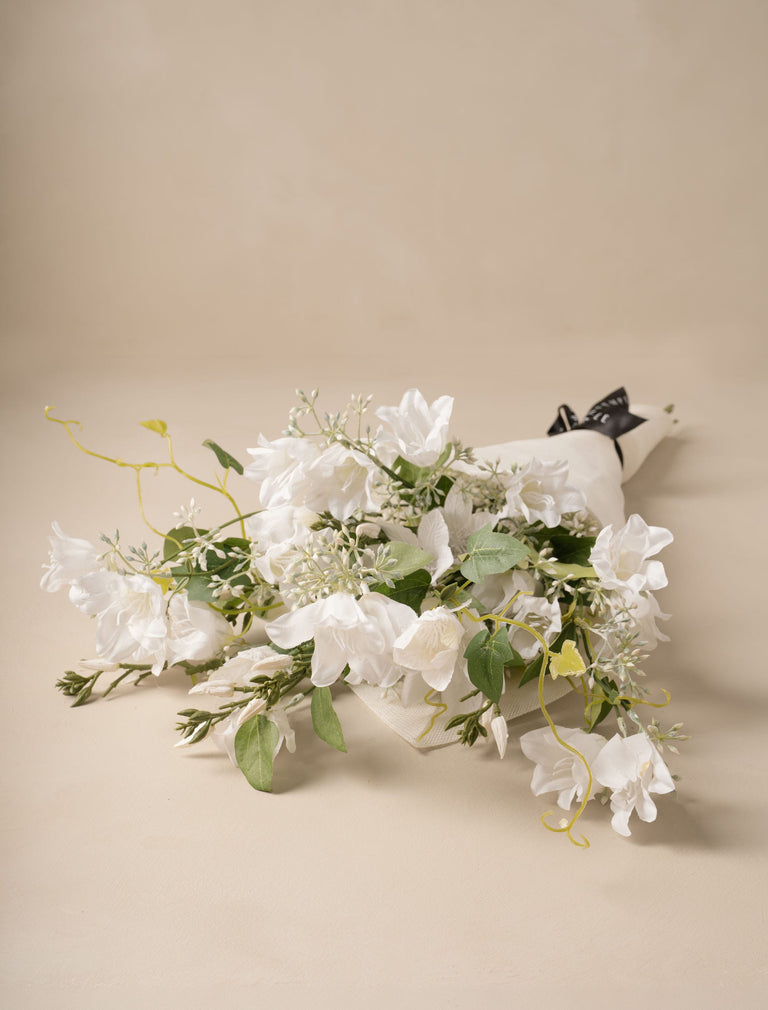 Faux-Arrangement - Glockenblume & Clematis Weiß