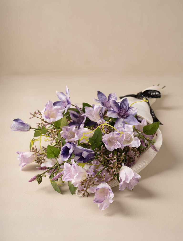 Faux-Arrangement - Glockenblume & Clematis Lila