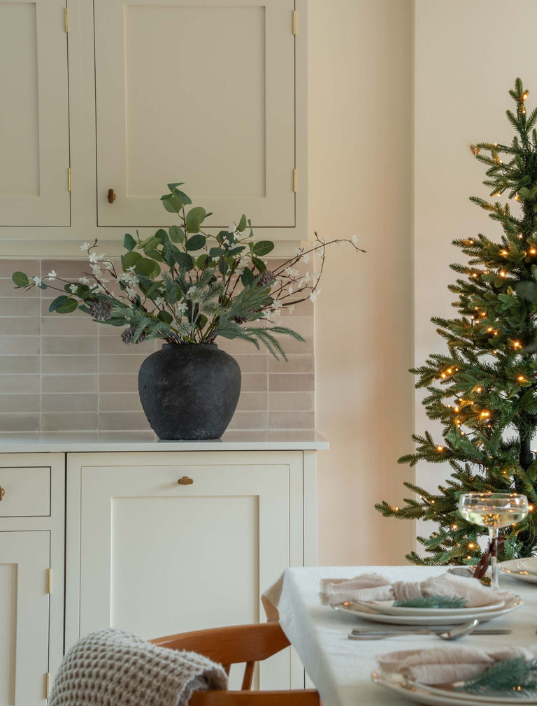 Faux-Arrangement - Eukalyptus und Winterweiß