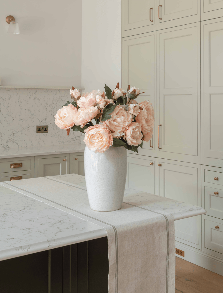 Kunstblumenarrangement mit Pfingstrosen – Blush (6 Stiele)