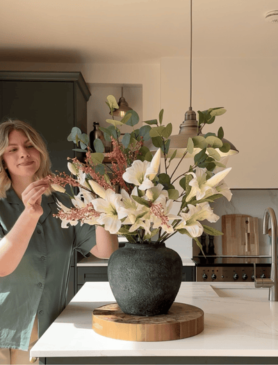 Faux-Arrangement - Weiße Lilie & Eukalyptus