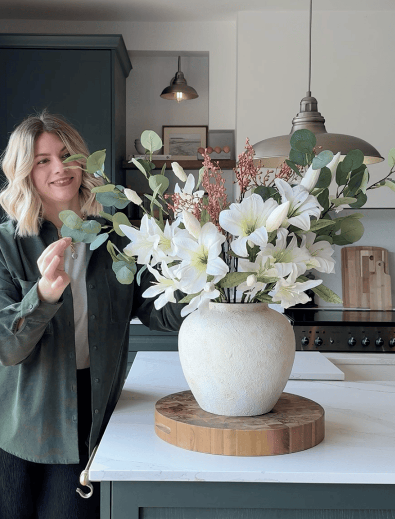 Faux-Arrangement - Weiße Lilie & Eukalyptus