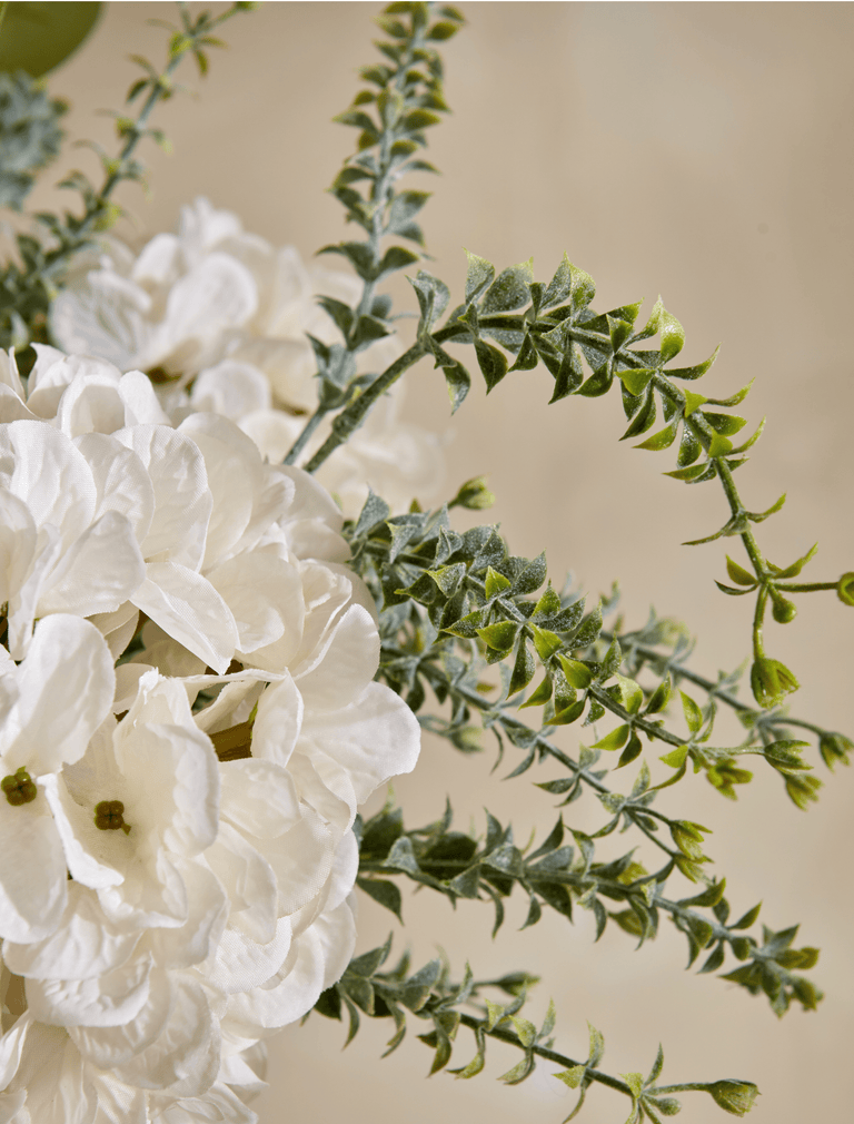 Faux-Arrangement - Eukalyptus & weiße Hortensie