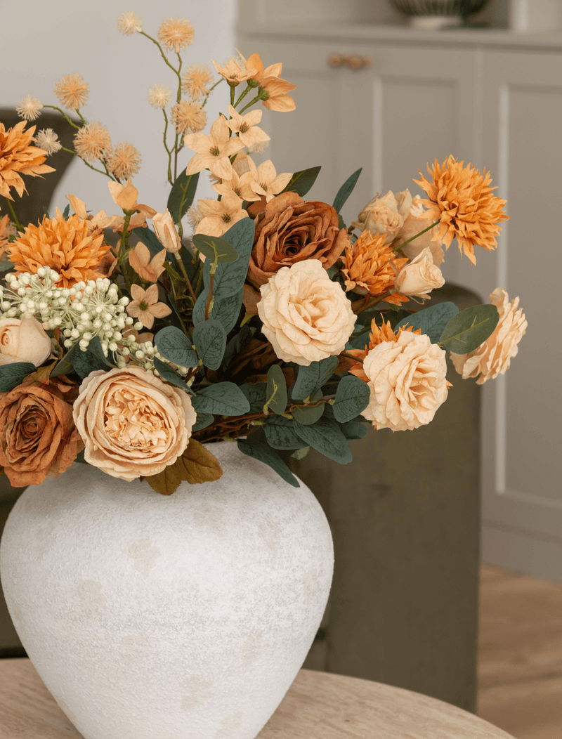 Faux-Arrangement - Grüner Eukalyptus & Orange Blume