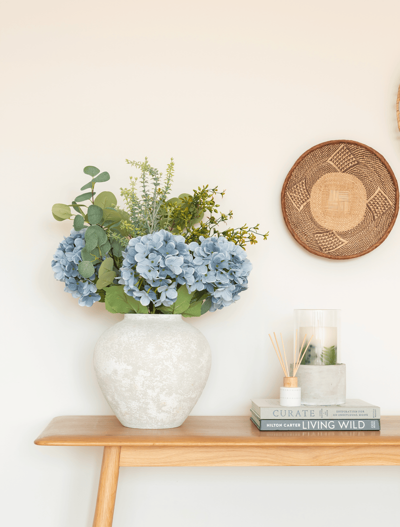 Faux-Arrangement - Eukalyptus & Blaue Hortensie