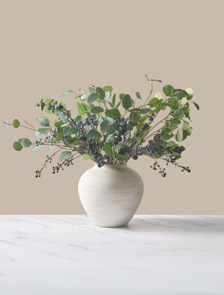 Faux-Arrangement - Eukalyptus und blaue Beeren