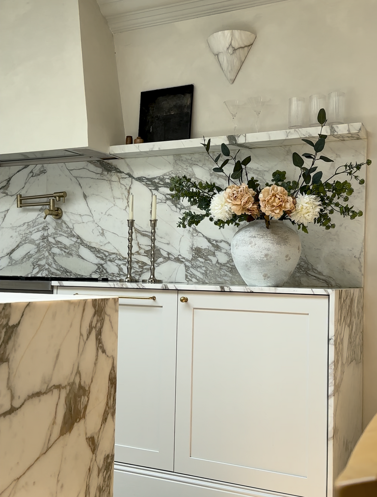 Faux-Arrangement - Cremefarbene Pfingstrose & Eukalyptus