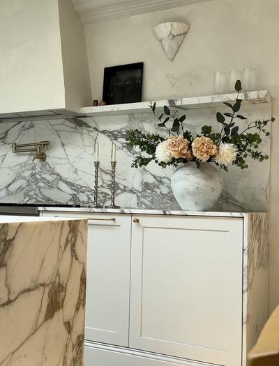 Faux-Arrangement - Cremefarbene Pfingstrose & Eukalyptus