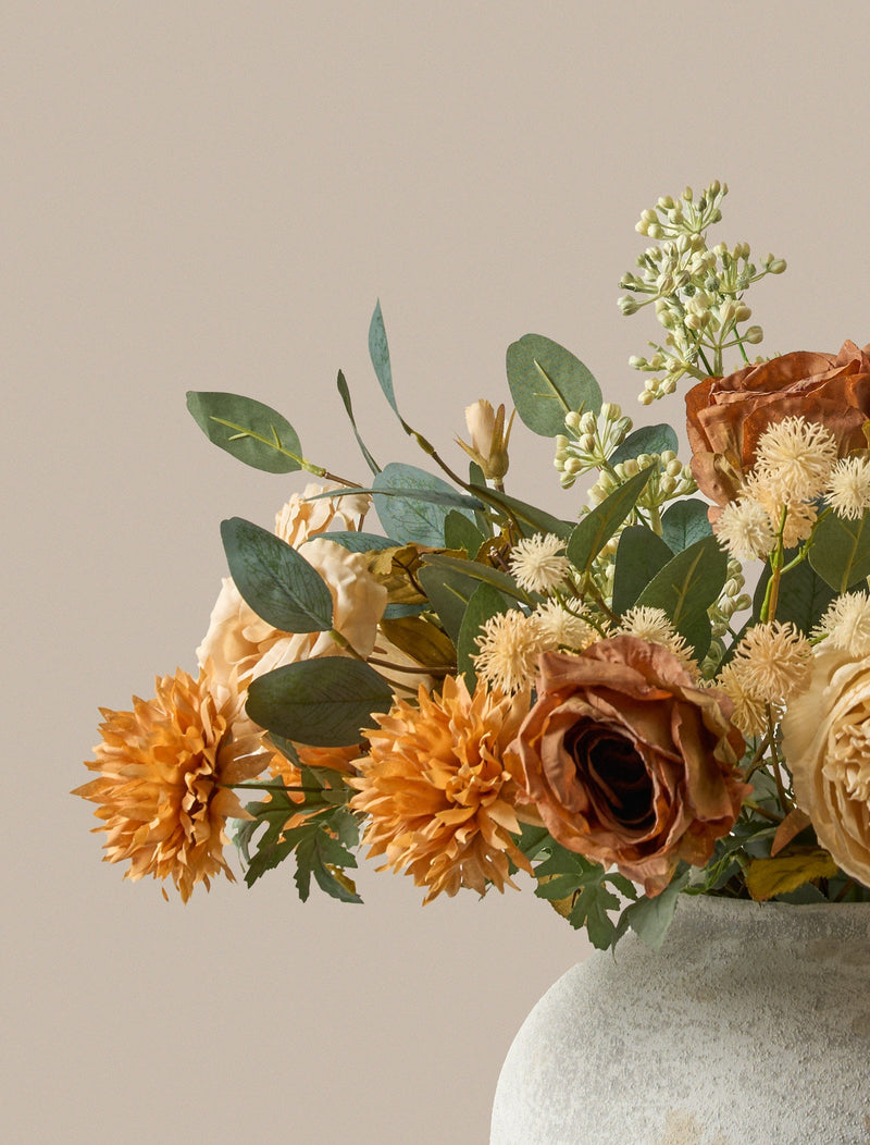 Faux-Arrangement - Grüner Eukalyptus & Orange Blume