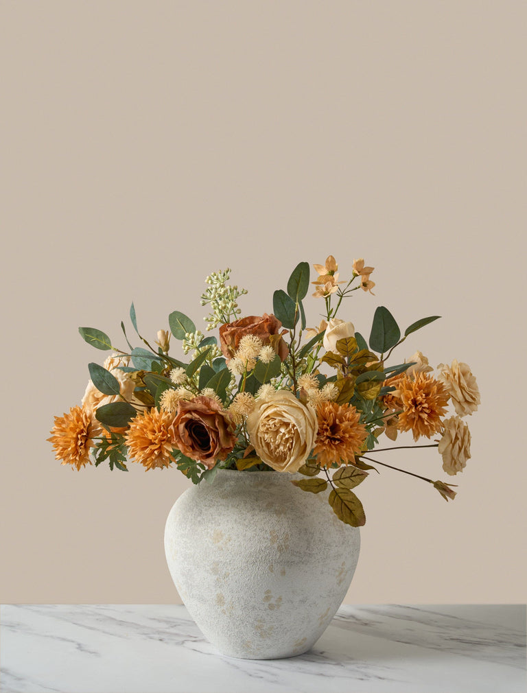 Faux-Arrangement - Grüner Eukalyptus & Orange Blume