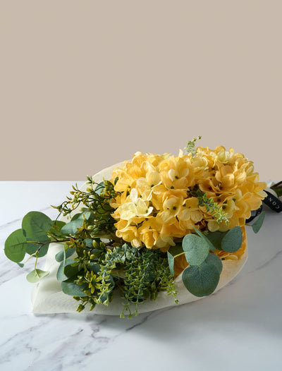 Faux-Arrangement - Eukalyptus & Gelbe Hortensie