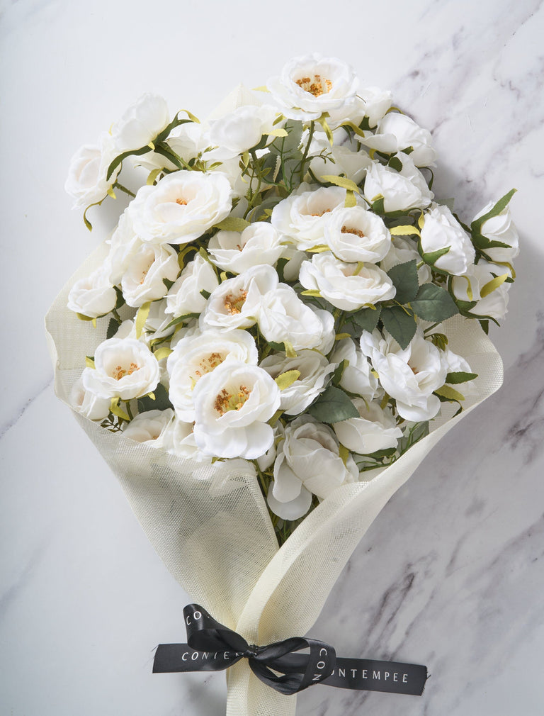 Kunstrosen-Arrangement - Weiß (12 Stiele / 72 Rosen)
