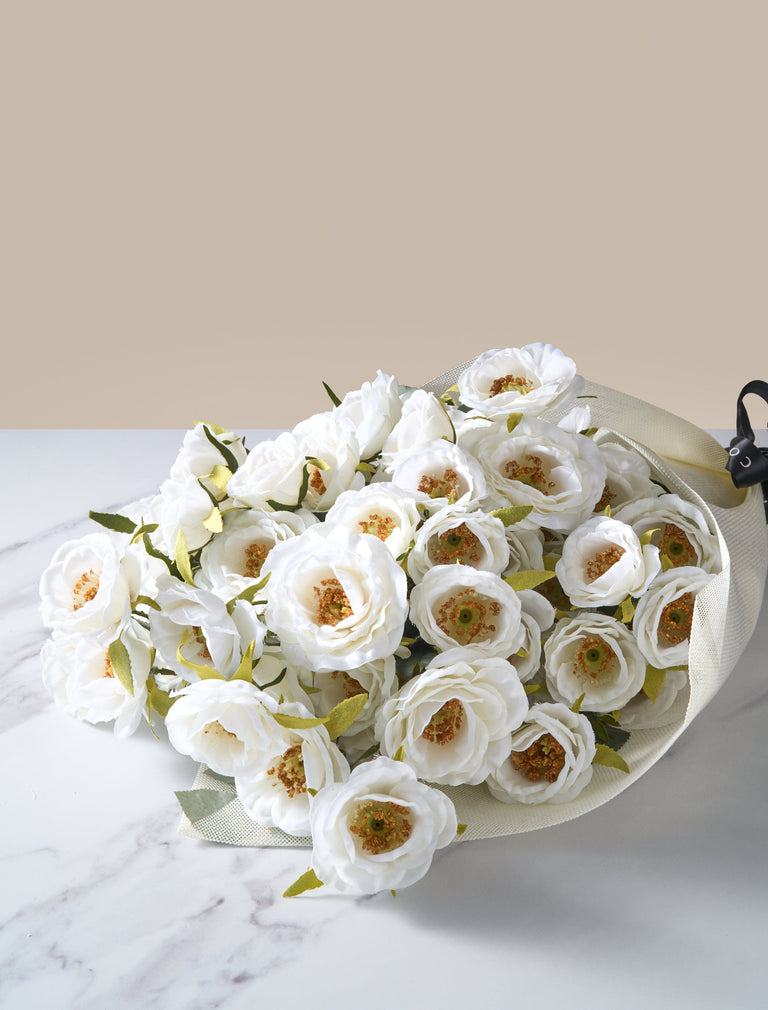 Kunstrosen-Arrangement - Weiß (12 Stiele / 72 Rosen)