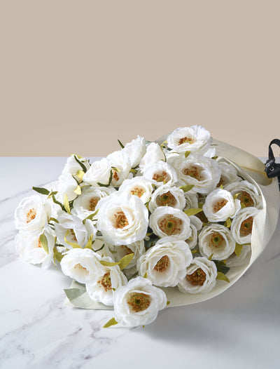 Kunstrosen-Arrangement - Weiß (12 Stiele / 72 Rosen)