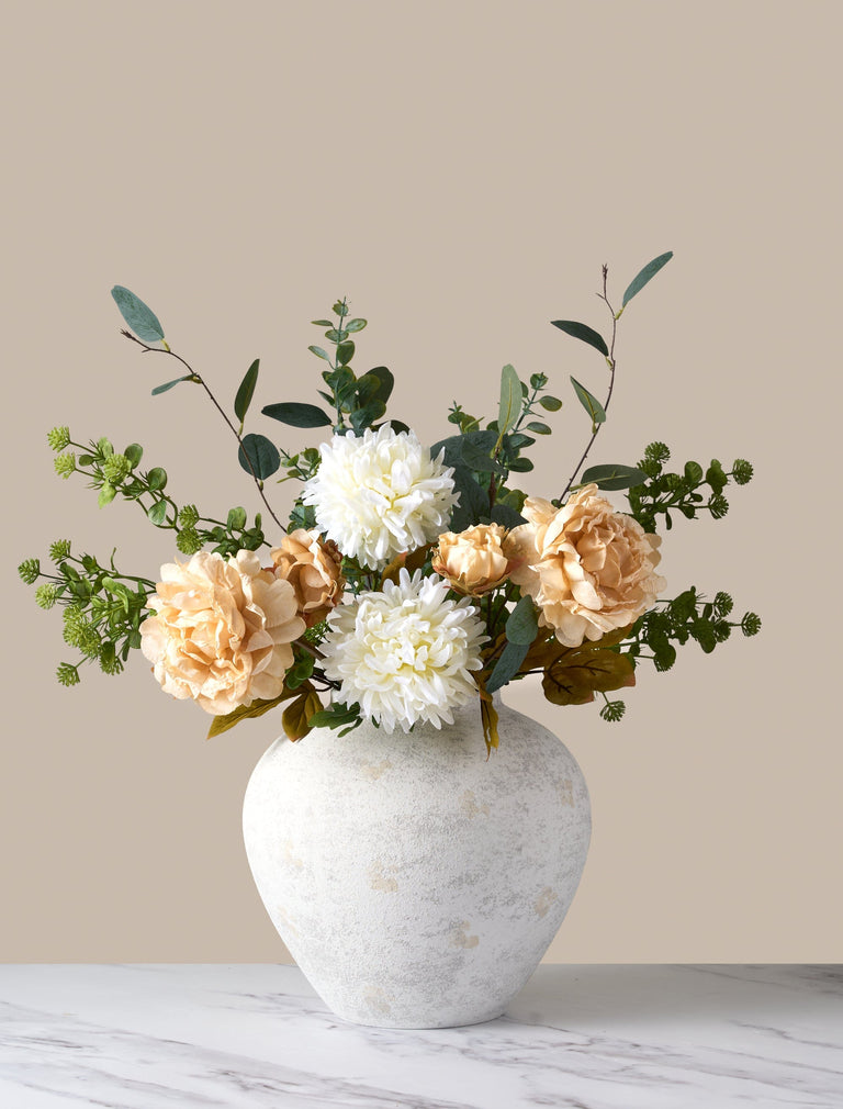 Faux-Arrangement - Cremefarbene Pfingstrose & Eukalyptus