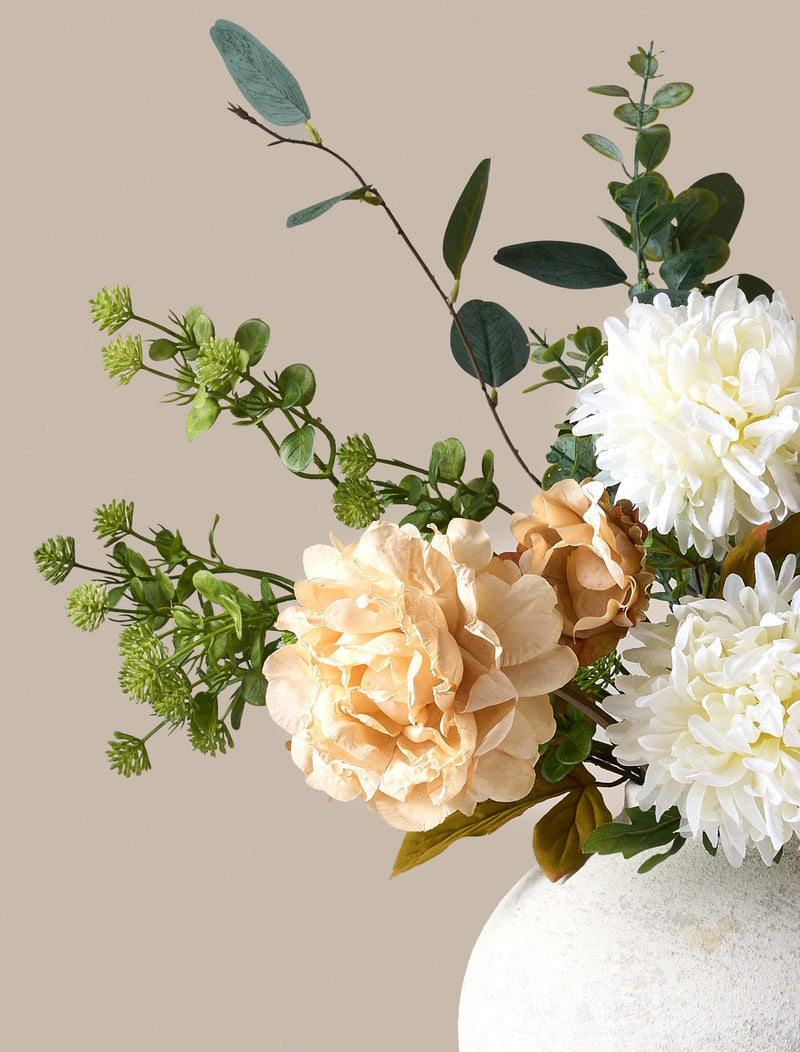 Faux-Arrangement - Cremefarbene Pfingstrose & Eukalyptus