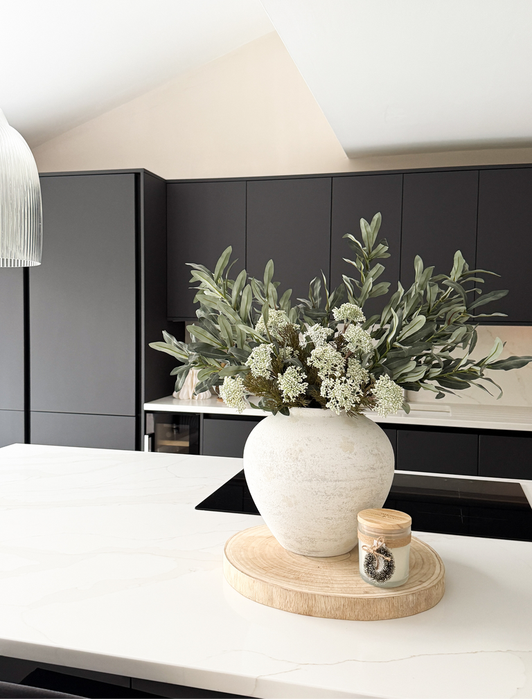 Faux-Arrangement - Olive und weiße Beeren