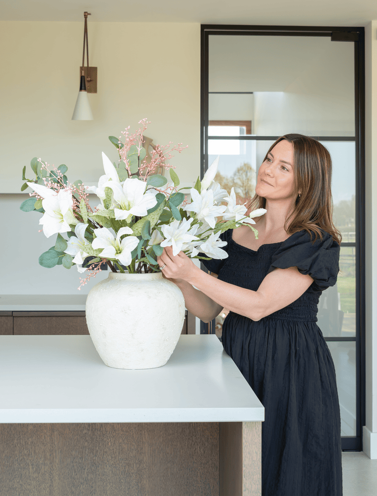 Faux-Arrangement - Weiße Lilie & Eukalyptus