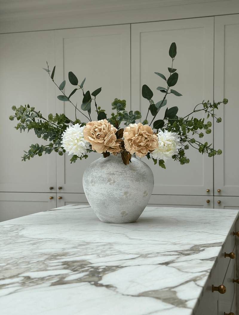 Faux-Arrangement - Cremefarbene Pfingstrose & Eukalyptus