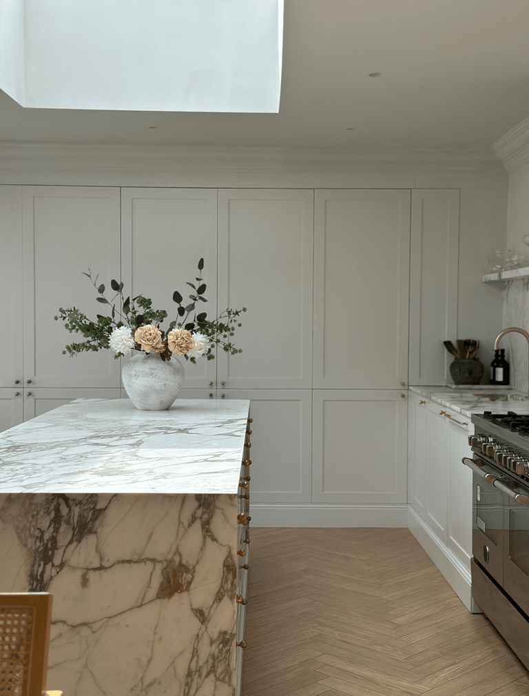 Faux-Arrangement - Cremefarbene Pfingstrose & Eukalyptus