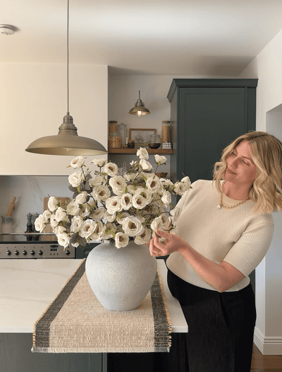 Kunstrosen-Arrangement - Weiß (12 Stiele / 72 Rosen)