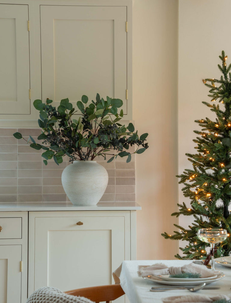 Faux arrangement - Eucalyptus en blauwe bes