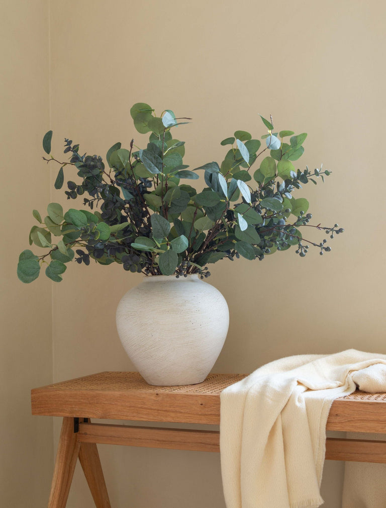 Faux arrangement - Eucalyptus en blauwe bes