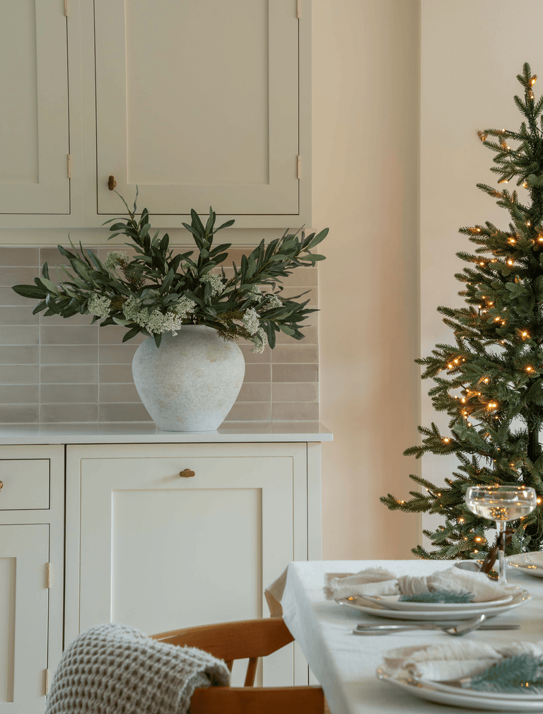 Faux arrangement - Olijf en witte bes