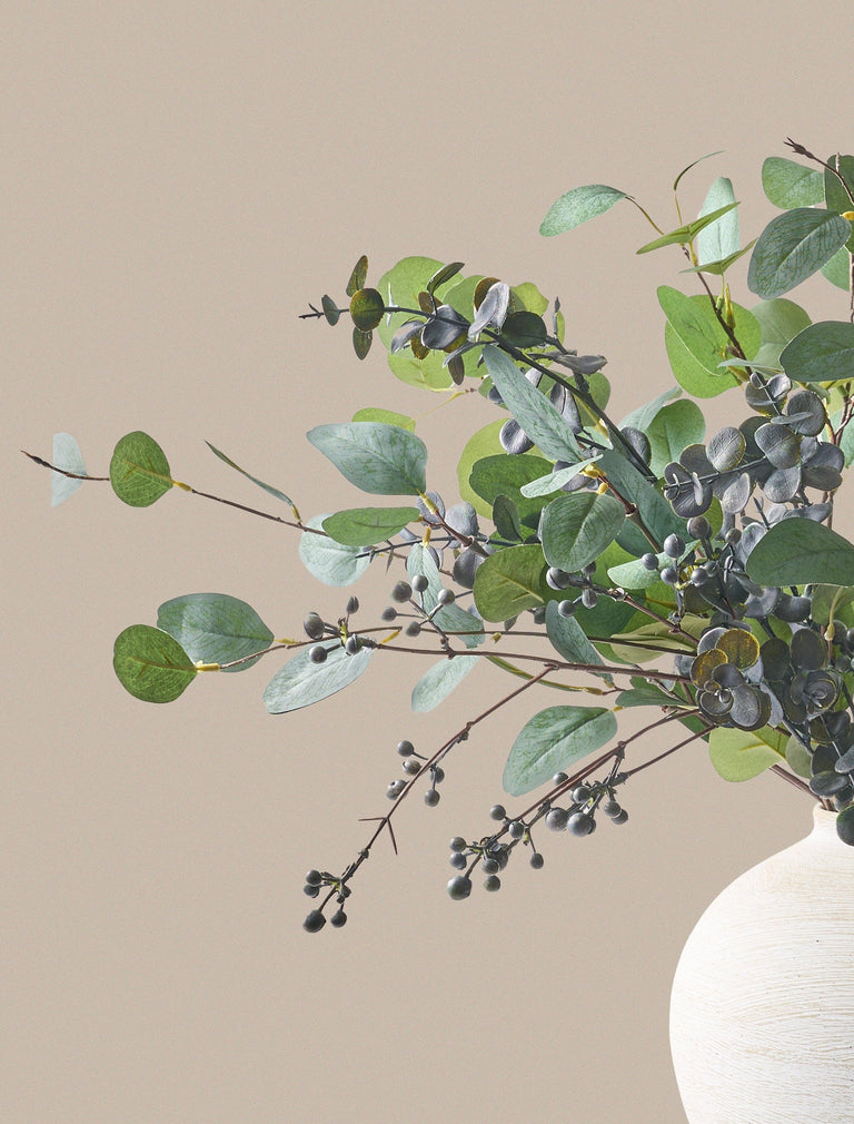 Faux arrangement - Eucalyptus en blauwe bes