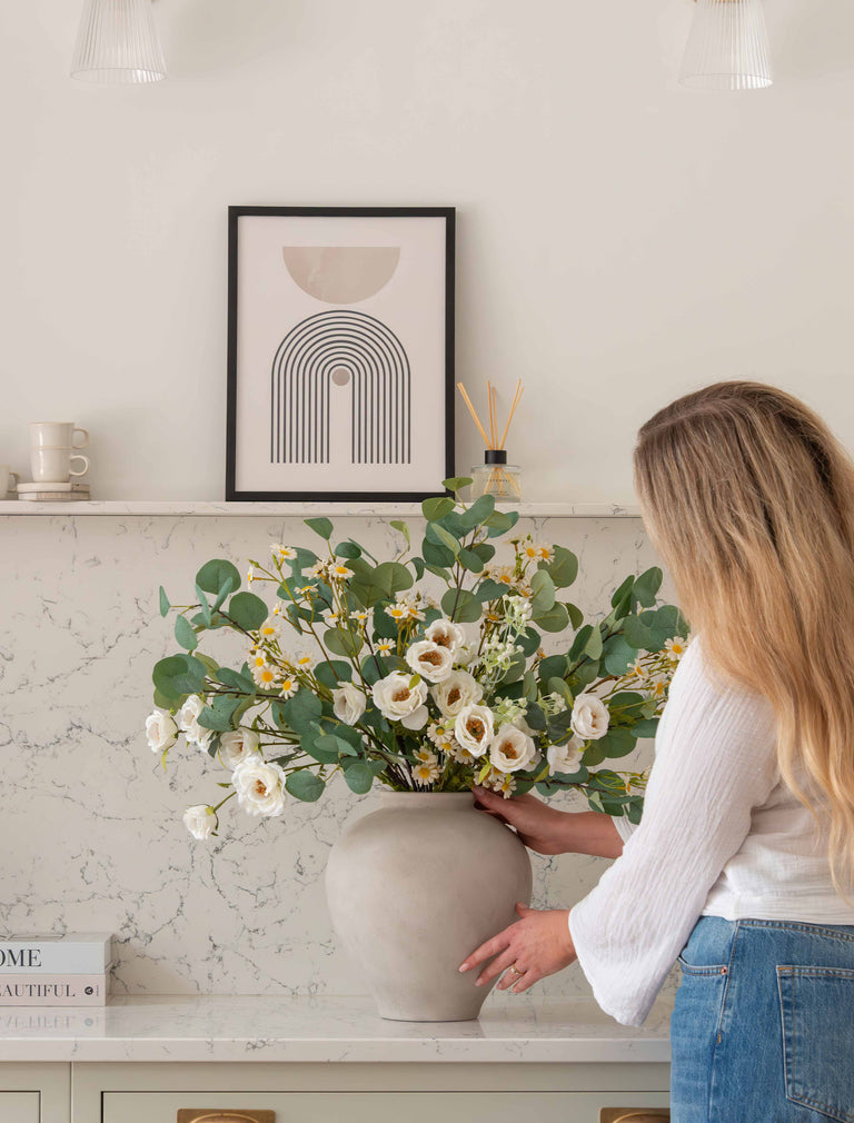 Faux Arrangement - Eucalyptus & Witte Kamille