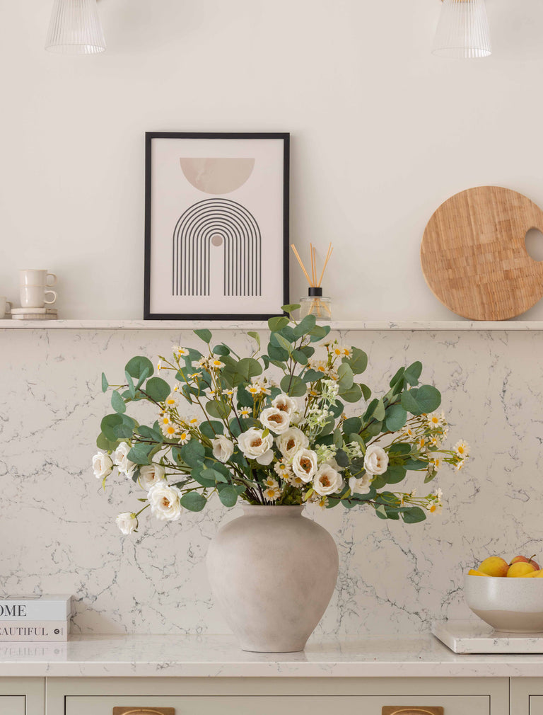 Faux Arrangement - Eucalyptus & Witte Kamille